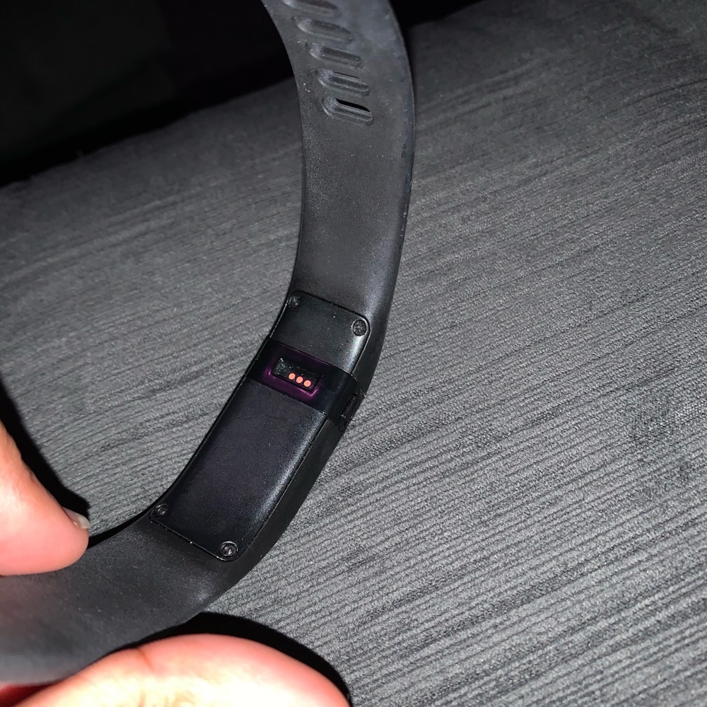 Fitbit Charge Wireless Activity - Picture 2 of 5